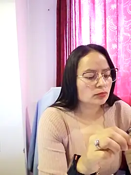 Daliz Leon online show from November 29, 8:12 pm