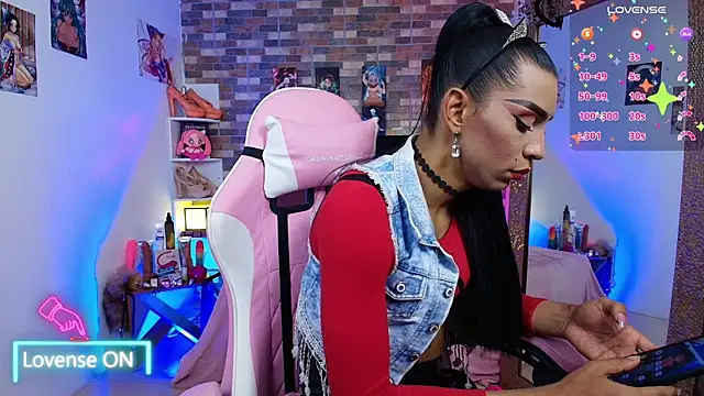 Snapshot of Starhott_ chatting on September 23, 7:06 pm Starhott online show from September 23, 7:06 pm