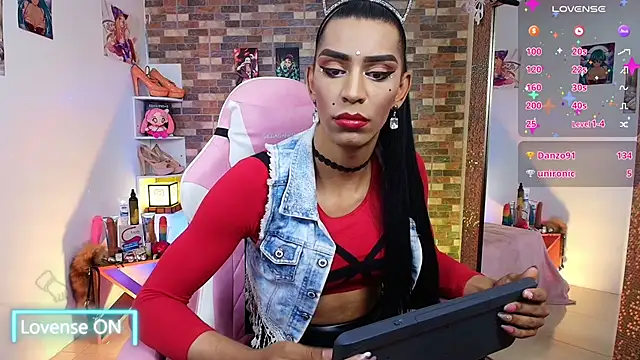 Snapshot of Starhott_ chatting on September 24, 7:12 am Starhott online show from September 24, 7:12 am