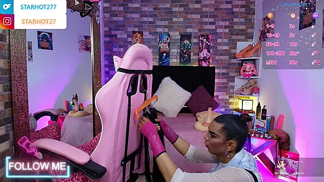 Snapshot of Starhott_ chatting on October 2, 9:44 pm Starhott online show from October 2, 9:44 pm