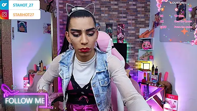 Snapshot of Starhott_ chatting on October 3, 3:53 pm Starhott online show from October 3, 3:53 pm