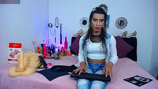 Snapshot of Starhott_ chatting on October 16, 12:39 pm Starhott online show from October 16, 12:39 pm