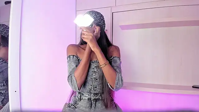 Snapshot of Stefannyevans_ chatting on March 5, 1:18 pm Stefannyevans online show from March 5, 1:18 pm