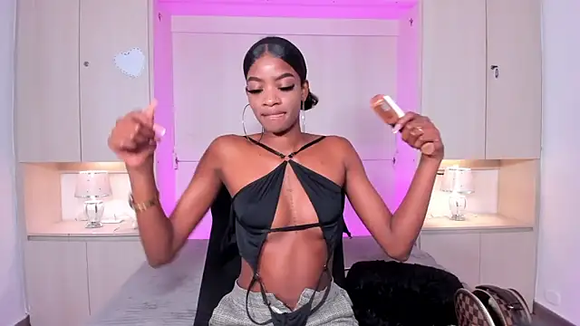 Stefannyevans  online show from May 13, 1:19 pm
