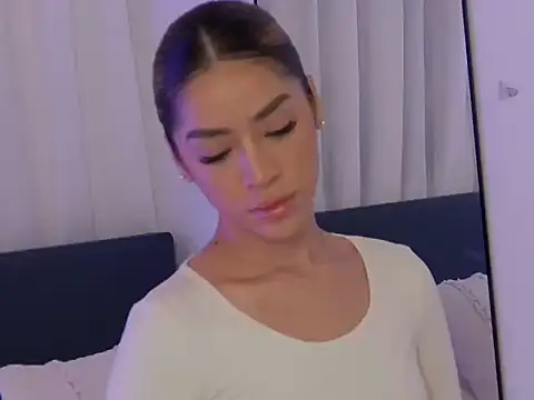 sophie wallton online show from December 3, 4:16 pm