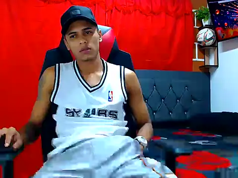 Snapshot of cristian_tayron1 chatting on July 7, 10:19 am cristian tayron1 online show from July 7, 10:19 am