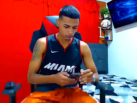Snapshot of cristian_tayron1 chatting on July 21, 2:19 pm cristian tayron1 online show from July 21, 2:19 pm