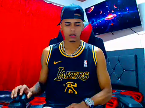 Snapshot of cristian_tayron1 chatting on July 24, 2:26 pm cristian tayron1 online show from July 24, 2:26 pm