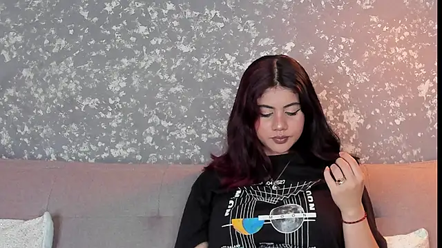 Julieth brown  online show from December 4, 7:44 pm