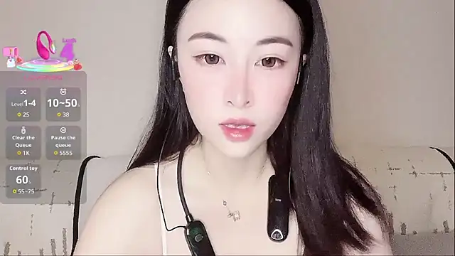 Snapshot of LuLu-Moon chatting on September 9, 6:24 am LuLu-Moon online show from September 9, 6:24 am