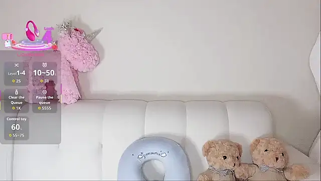 Snapshot of LuLu-Moon chatting on October 4, 7:17 am LuLu-Moon online show from October 4, 7:17 am