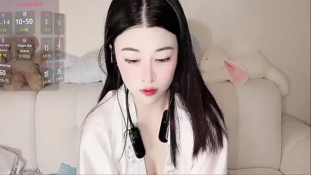 Snapshot of LuLu-Moon chatting on October 20, 8:31 pm LuLu-Moon online show from October 20, 8:31 pm