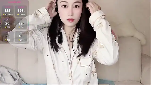 Snapshot of LuLu-Moon chatting on October 21, 8:37 am LuLu-Moon online show from October 21, 8:37 am