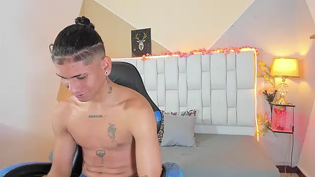 Snapshot of Adan_Oriol chatting on January 12, 3:56 am Adan Oriol online show from January 12, 3:56 am