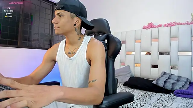 Snapshot of Adan_Oriol chatting on February 28, 4:24 am Adan Oriol online show from February 28, 4:24 am