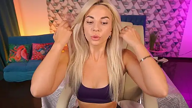 BellaRayyy online show from May 14, 1:18 pm