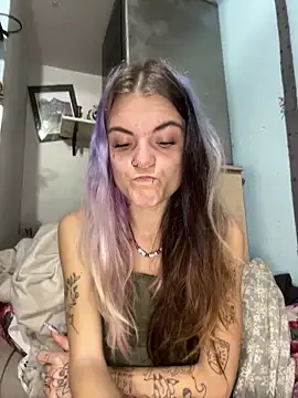 ittybittymeryssa online show from December 17, 9:10 pm