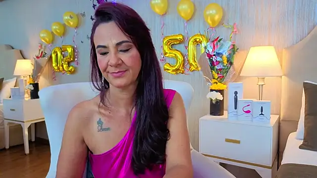 ScarleetJonson online show from February 6, 8:01 pm