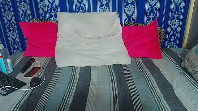 JUICEYLIPS333 online show from December 15, 7:34 am