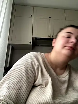 Snapshot of AliceCurlyX chatting on January 9, 8:17 am AliceCurlyX online show from January 9, 8:17 am