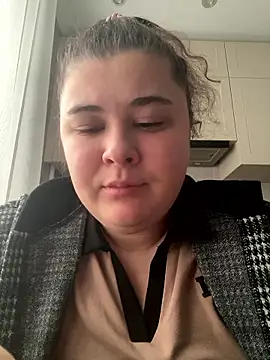 Snapshot of AliceCurlyX chatting on January 13, 1:38 pm AliceCurlyX online show from January 13, 1:38 pm