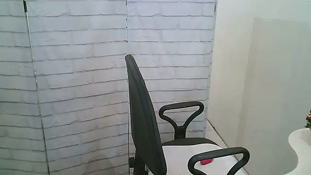 Snapshot of Helen_xi_ chatting on January 12, 5:18 pm Helen xi online show from January 12, 5:18 pm