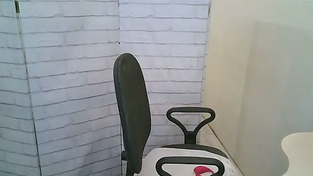 Snapshot of Helen_xi_ chatting on February 11, 5:23 am Helen xi online show from February 11, 5:23 am