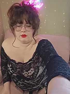 Snapshot of BBWLiLoo chatting on March 24, 12:10 pm BBWLiLoo online show from March 24, 12:10 pm
