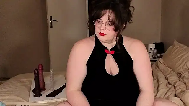 Snapshot of BBWLiLoo chatting on April 19, 10:56 pm BBWLiLoo online show from April 19, 10:56 pm