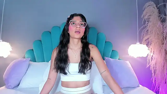 Snapshot of AlassiaHocthner chatting on October 15, 11:43 am AlassiaHocthner online show from October 15, 11:43 am