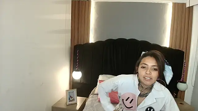 LiaMonroee  online show from May 6, 12:32 pm