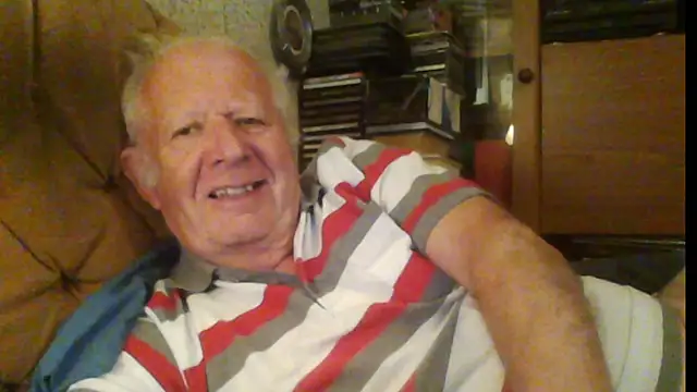 Snapshot of Will_bzzz chatting on April 10, 7:51 pm Will bzzz online show from April 10, 7:51 pm