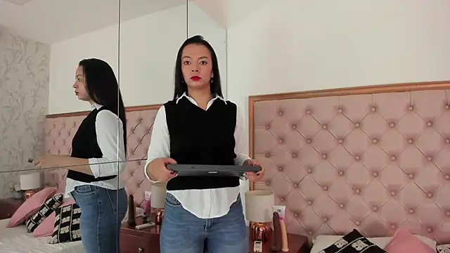 Snapshot of hillary_chen chatting on September 27, 11:48 am hillary chen online show from September 27, 11:48 am