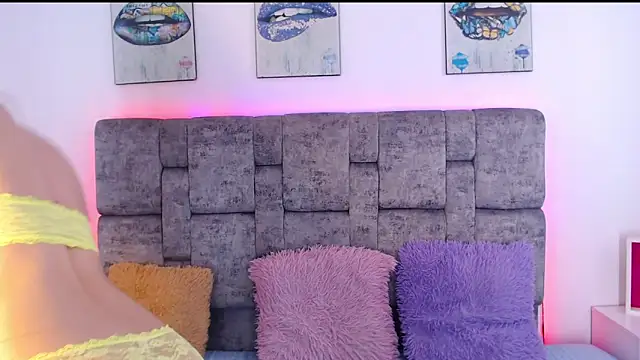 Snapshot of melodydoll chatting on October 2, 3:52 pm melodydoll online show from October 2, 3:52 pm