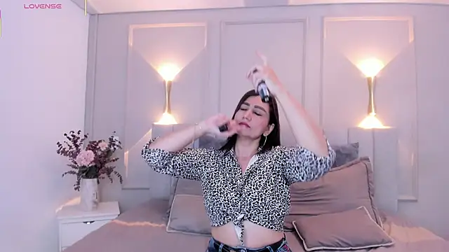 victoria bourne online show from February 28, 7:15 pm