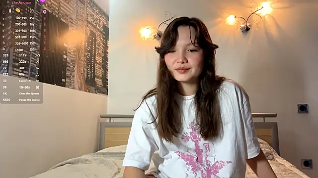 Snapshot of KiraVelvet chatting on September 9, 9:31 am KiraVelvet online show from September 9, 9:31 am