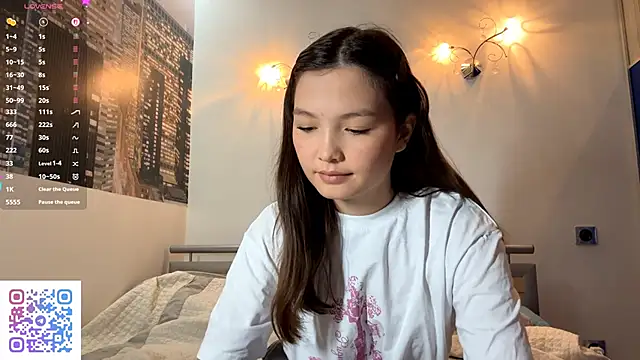 Snapshot of KiraVelvet chatting on September 19, 9:43 am KiraVelvet online show from September 19, 9:43 am