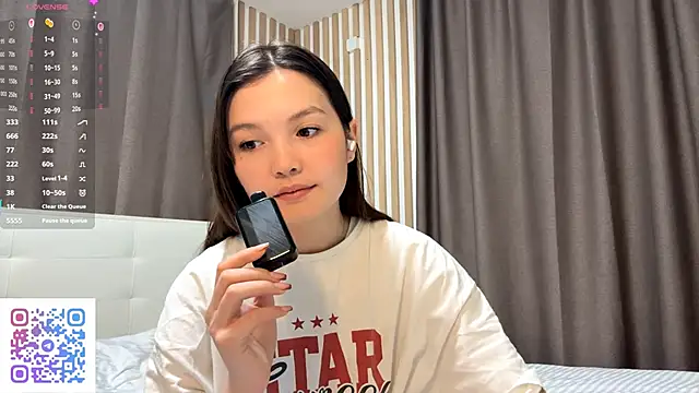 Snapshot of KiraVelvet chatting on October 1, 6:03 pm KiraVelvet online show from October 1, 6:03 pm