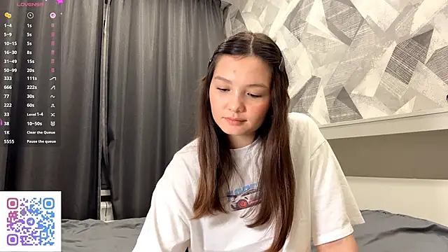 Snapshot of KiraVelvet chatting on October 13, 7:25 pm KiraVelvet online show from October 13, 7:25 pm