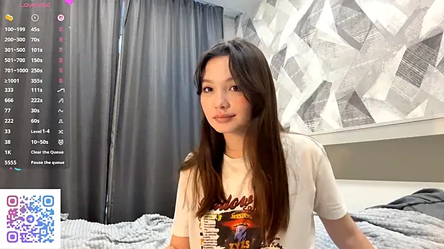 Snapshot of KiraVelvet chatting on October 27, 11:25 am KiraVelvet online show from October 27, 11:25 am