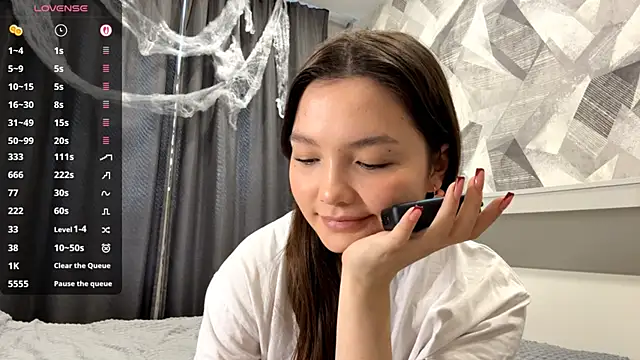 Snapshot of KiraVelvet chatting on November 1, 9:44 am KiraVelvet online show from November 1, 9:44 am