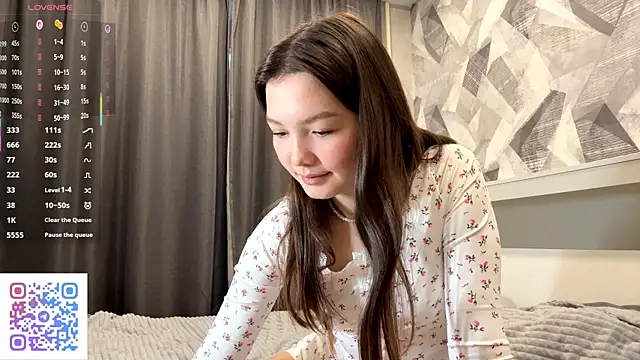 KiraVelvet online show from November 13, 12:15 pm