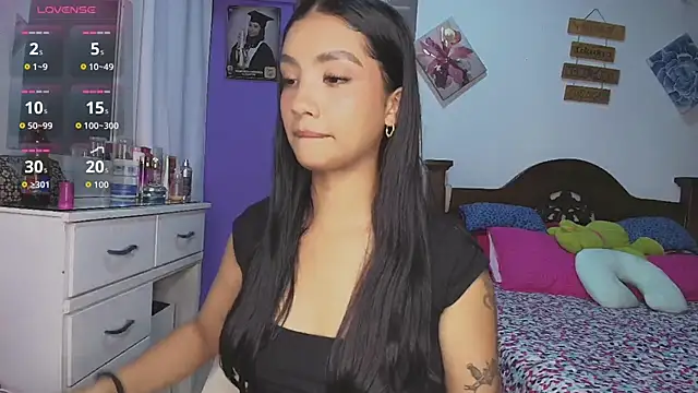 mia yireth online show from November 22, 12:42 am