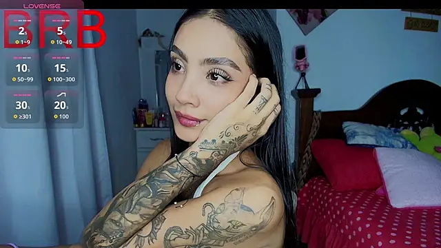 mia yireth online show from November 25, 12:21 am