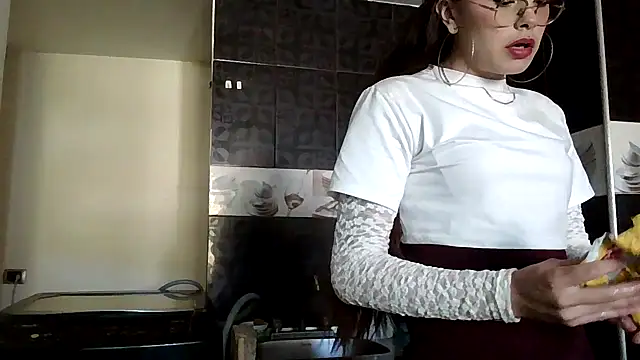 Kylie Rivers online show from February 9, 9:30 pm