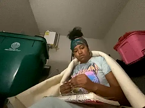 Snapshot of princesslivv chatting on October 28, 8:22 pm princesslivv online show from October 28, 8:22 pm