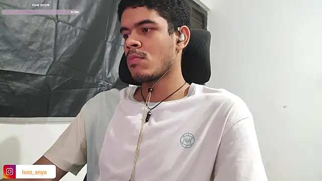 jonhsebastiann online show from December 17, 4:29 am