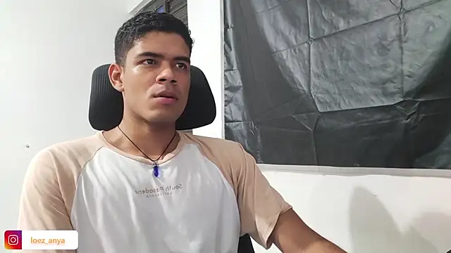 jonhsebastiann online show from January 8, 4:15 am