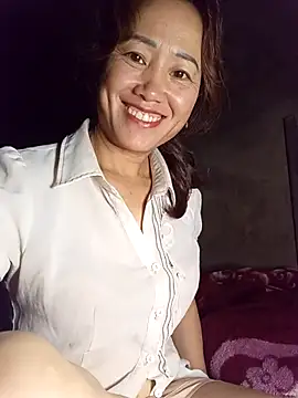 Snapshot of Fienjr chatting on October 6, 9:01 pm Fienjr online show from October 6, 9:01 pm