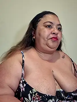 Snapshot of curvy_diva_ chatting on February 15, 11:19 am curvy diva online show from February 15, 11:19 am